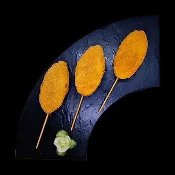 Orden de 3 kushiages de plátano con queso